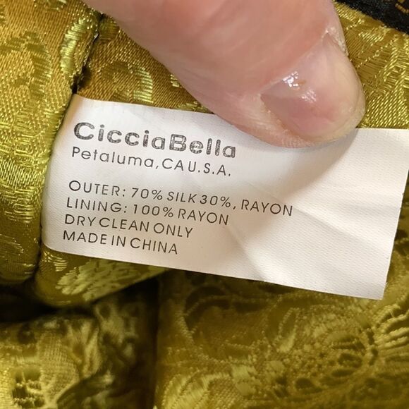 CiccaBella Size 9-10 silk House slippers and cosmetic bag. - Picture 5 of 8